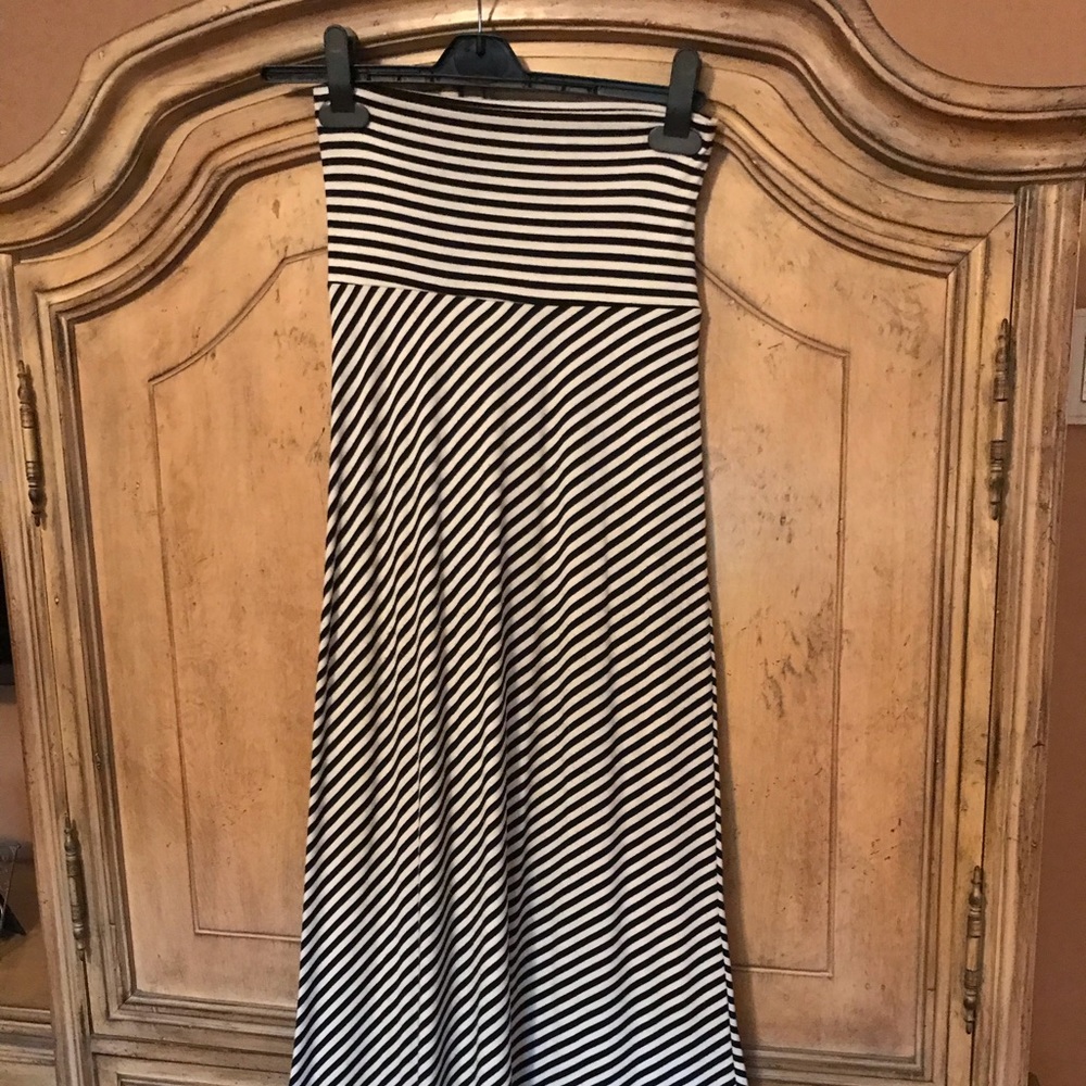 Women’s black/white maxi skirt